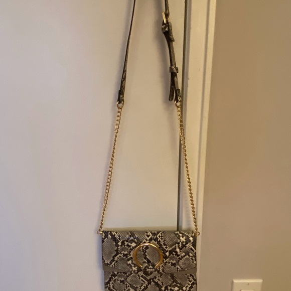 Urban Expressions NWOT Faux Snake Print Crossbody Bag - Picture 12 of 12